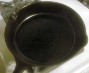 QT Cleaning Cast Iron Pan 015